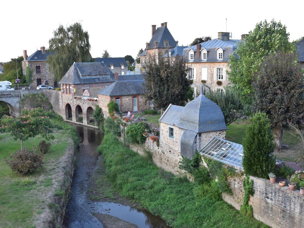 Cosy Chalet With Private Garden In Normandy Isigny-le-Buat Exteriér fotografie